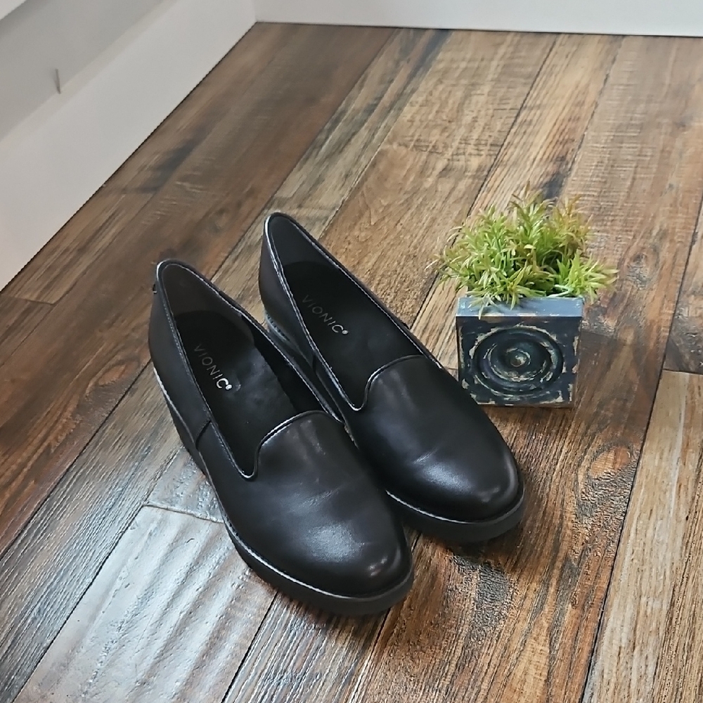 Vionic Women's Black Leather‎ Slip On Lug Wedge Heel Comfortable Loafers